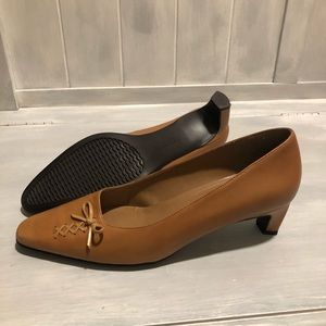 Naturalizer kitten heels